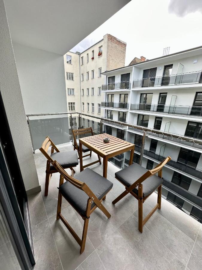 Cityscape Apartment ~ Ac/Indoor Parking/Balcony Budapest Exterior photo